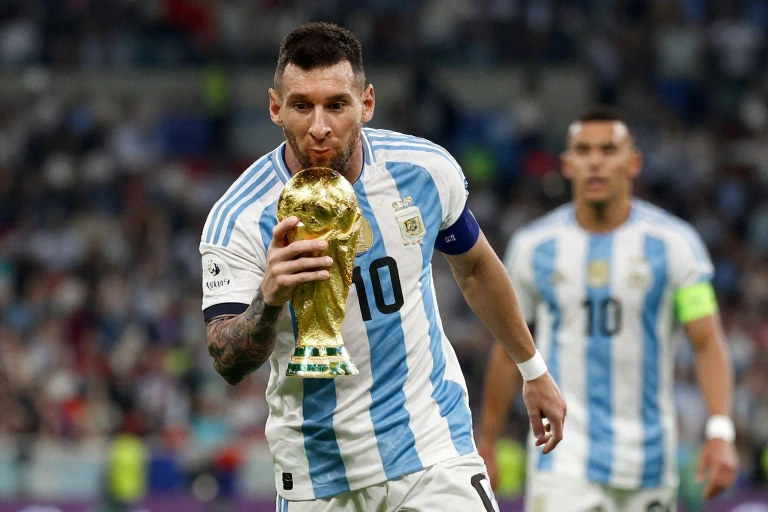 Mbappé analisa disputa com Messi pela artilharia histórica em Mundiais e exalta legado do argentino