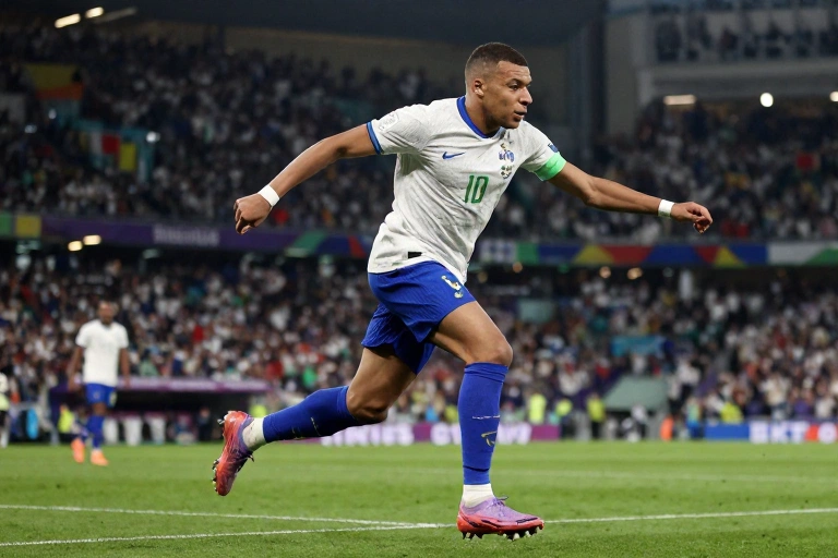 Atuação de Mbappé ganha repercussão global após vitória francesa