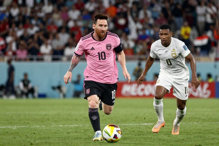 Messi amplia recorde em mata-mata com gol decisivo contra o Egito