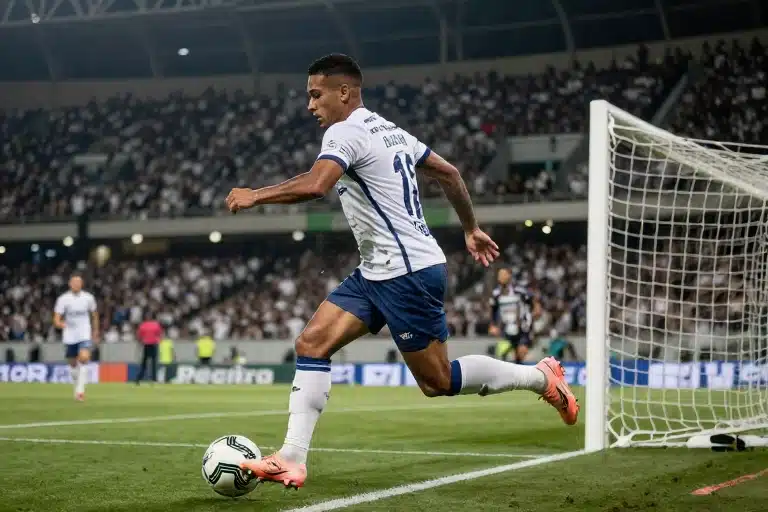Camisa de Vozinha bate recorde e supera lendas do gol em leilão
