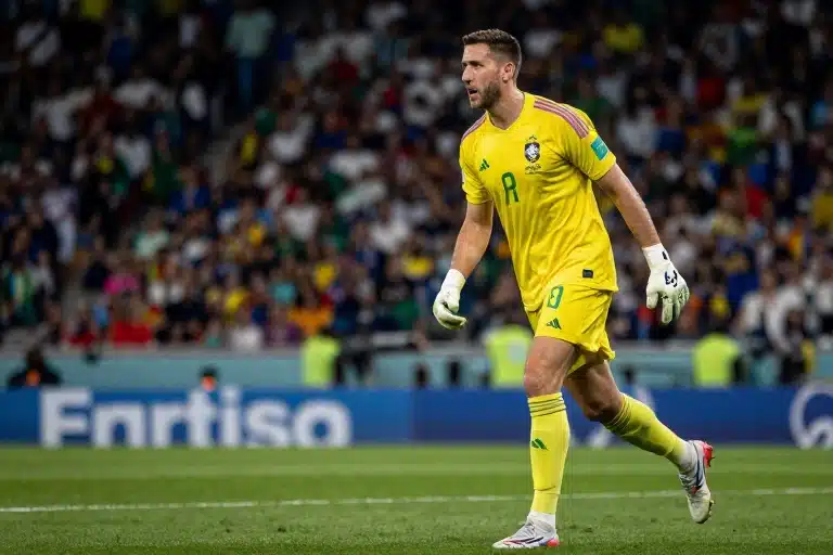 Goleiro da Espanha Almeja Vitória Brilhante Contra a França e Dispensa Pênaltis