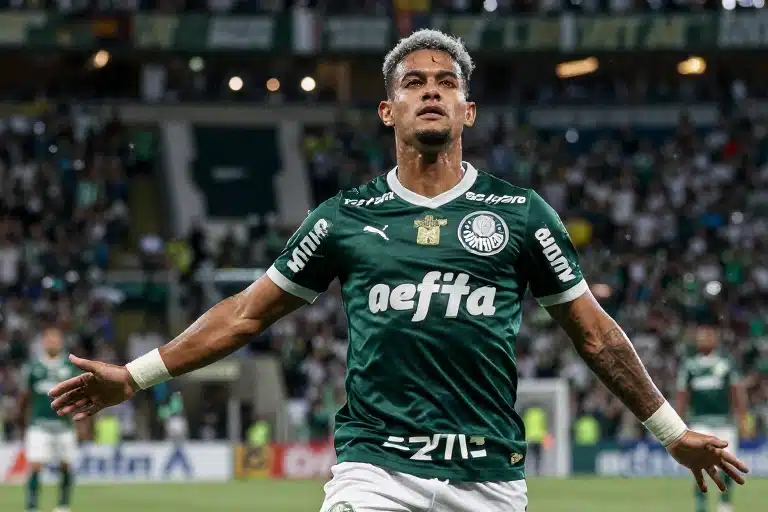 Barboza Chega com Impacto e Questiona Estrutura Defensiva no Palmeiras