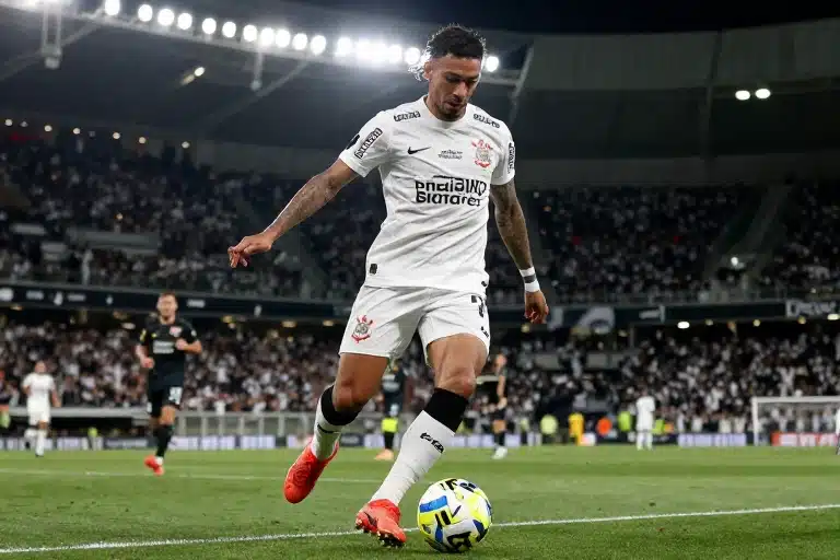 Corinthians Planeja Grande Investida por Arthur: Obstáculos e Expectativas