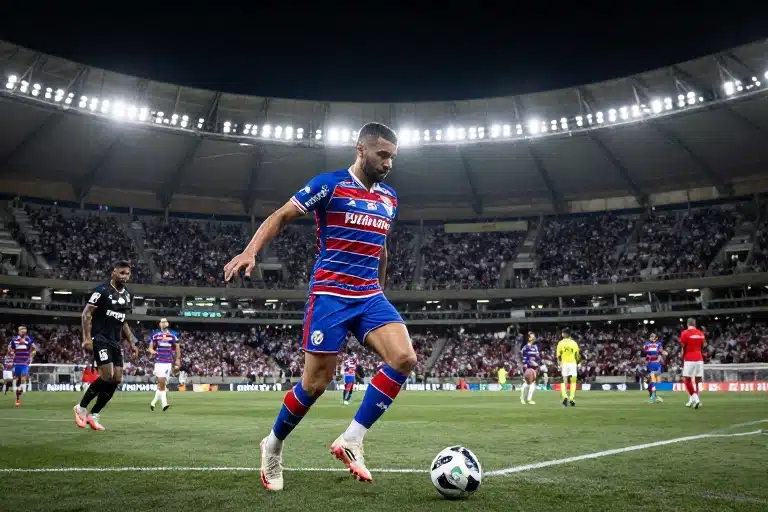 Fortaleza e Palmeiras Agitam Arena Pantanal com Disputa de Ingressos