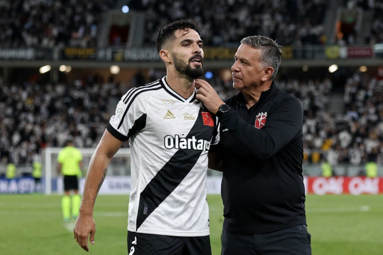 Vasco em desespero: busca por ponta finalizador no mercado vira obsessão da diretoria