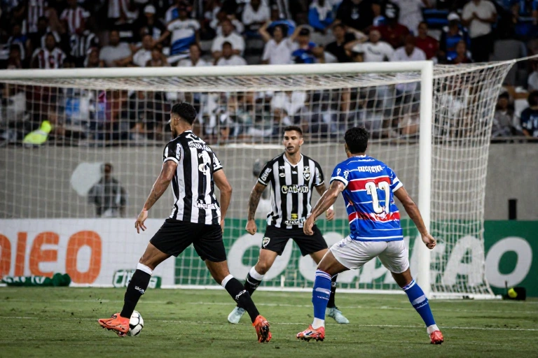 Defesa do Botafogo-SP protagoniza gol bizarro com falha de zagueiros e goleiro; Fortaleza vence na Série B