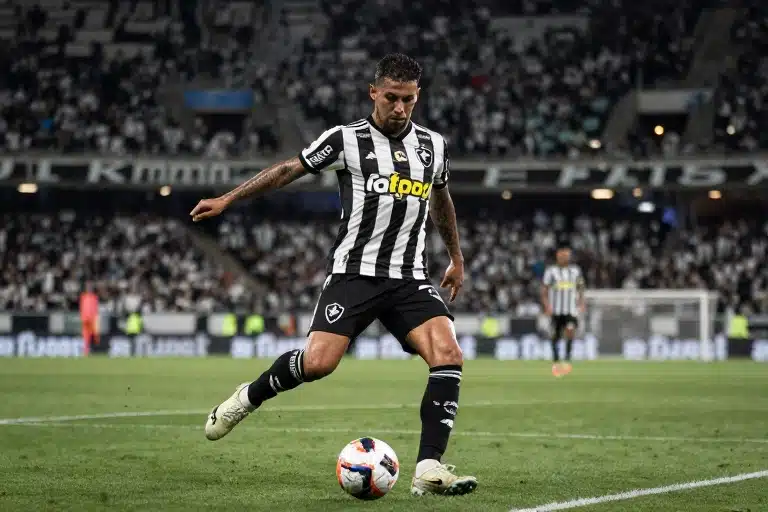 Franclim Sob Pressão: Futuro Incerto no Botafogo Após Derrota em Cusco