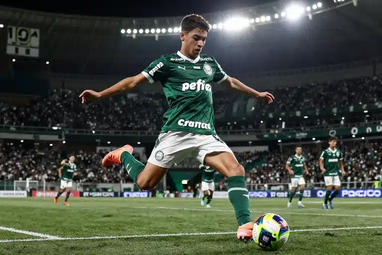 Técnico Português Revoluciona Sub-17 do Palmeiras com Goleadas Históricas