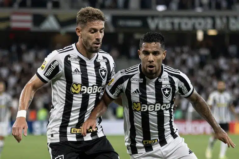 Neilton Escolhe Lado em Duelo de Gigantes: Vitória ou Botafogo?