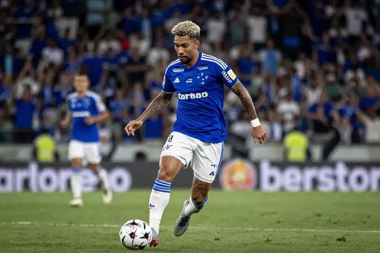 Wesley Brilha no Cruzeiro e Enfrenta Corinthians em Duelo Decisivo