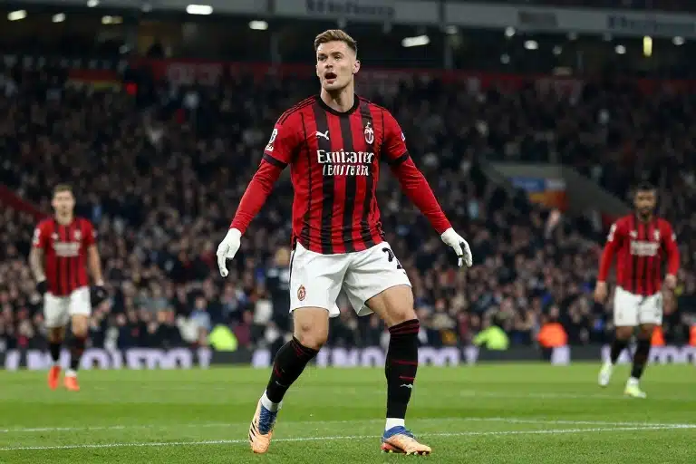 Milan Vira Contra Manchester United e Agita Torcida na Polônia